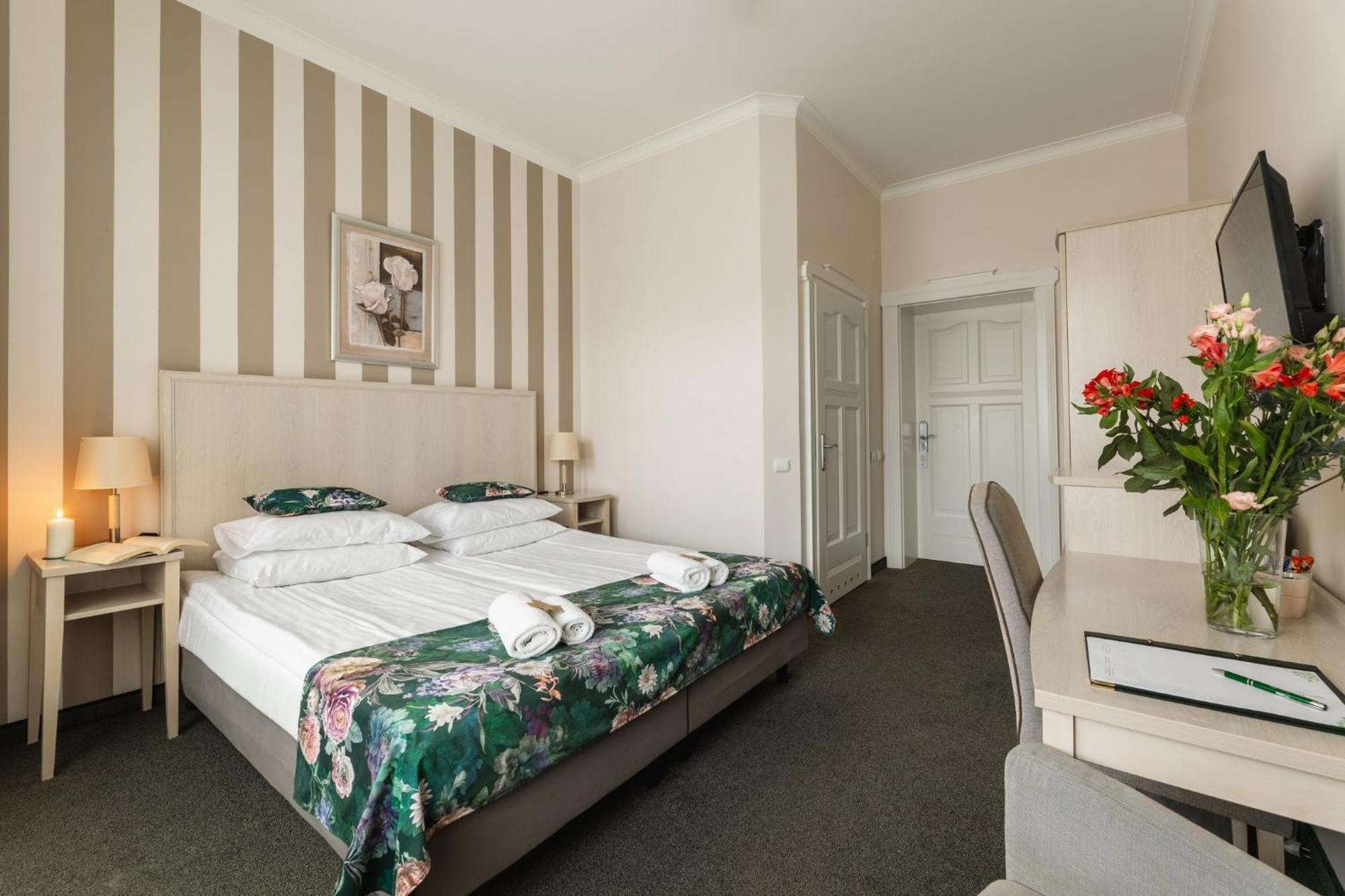 Hotel Amalia Kudowa Zdroj Ngoại thất bức ảnh